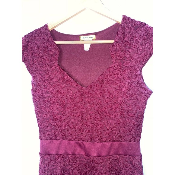 Modcloth Lace Dress Women Small Yellow Star Burgundy Skater * - Picture 2 of 3